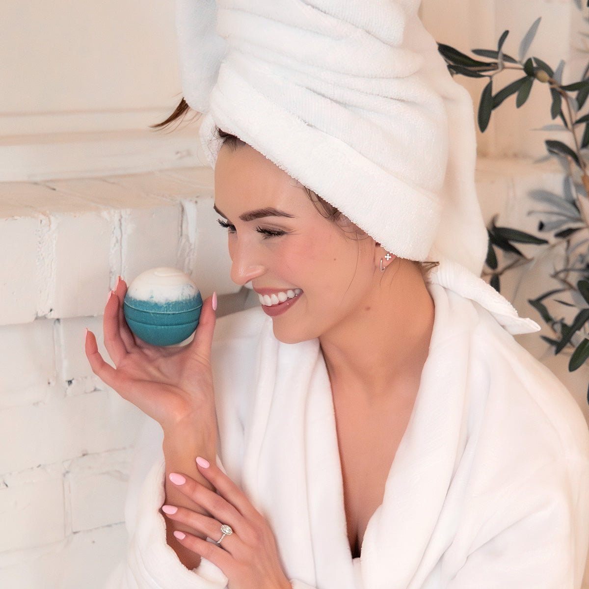 Tahitian Vanilla Therapy Bath Bomb (Sensual Bubble Bath)